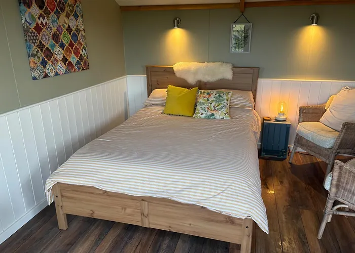 1Br-Sleeps2-Field View-Parking-Cabin Experience