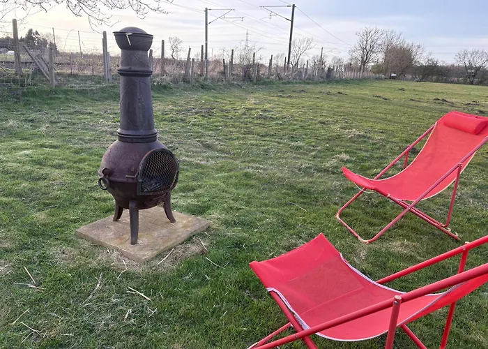 1Br-Sleeps2-Field View-Parking-Cabin Experience