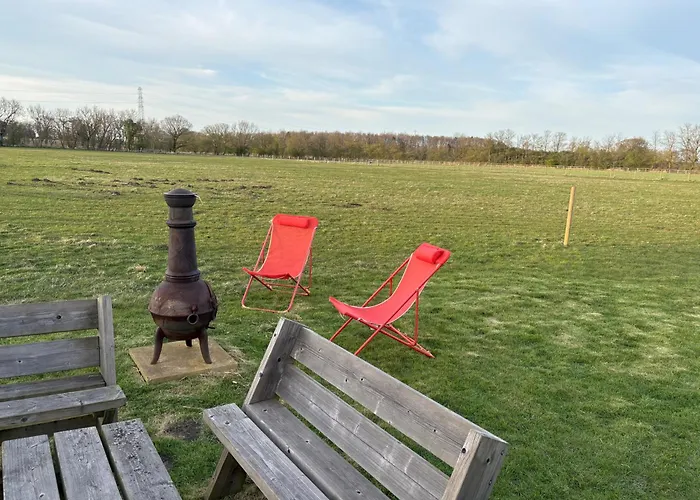 1Br-Sleeps2-Field View-Parking-Cabin Experience