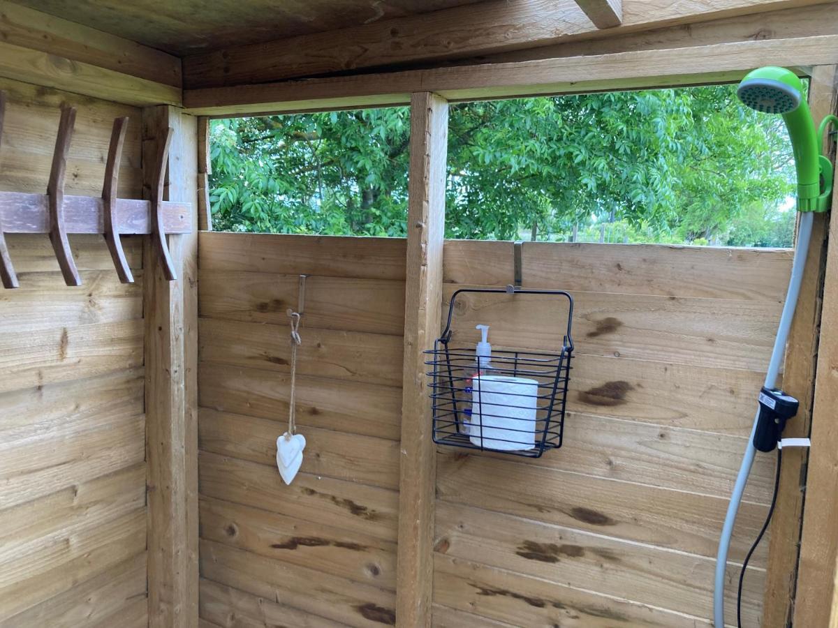 1br-sleeps2-field View-parking-cabin Experience * Morpeth