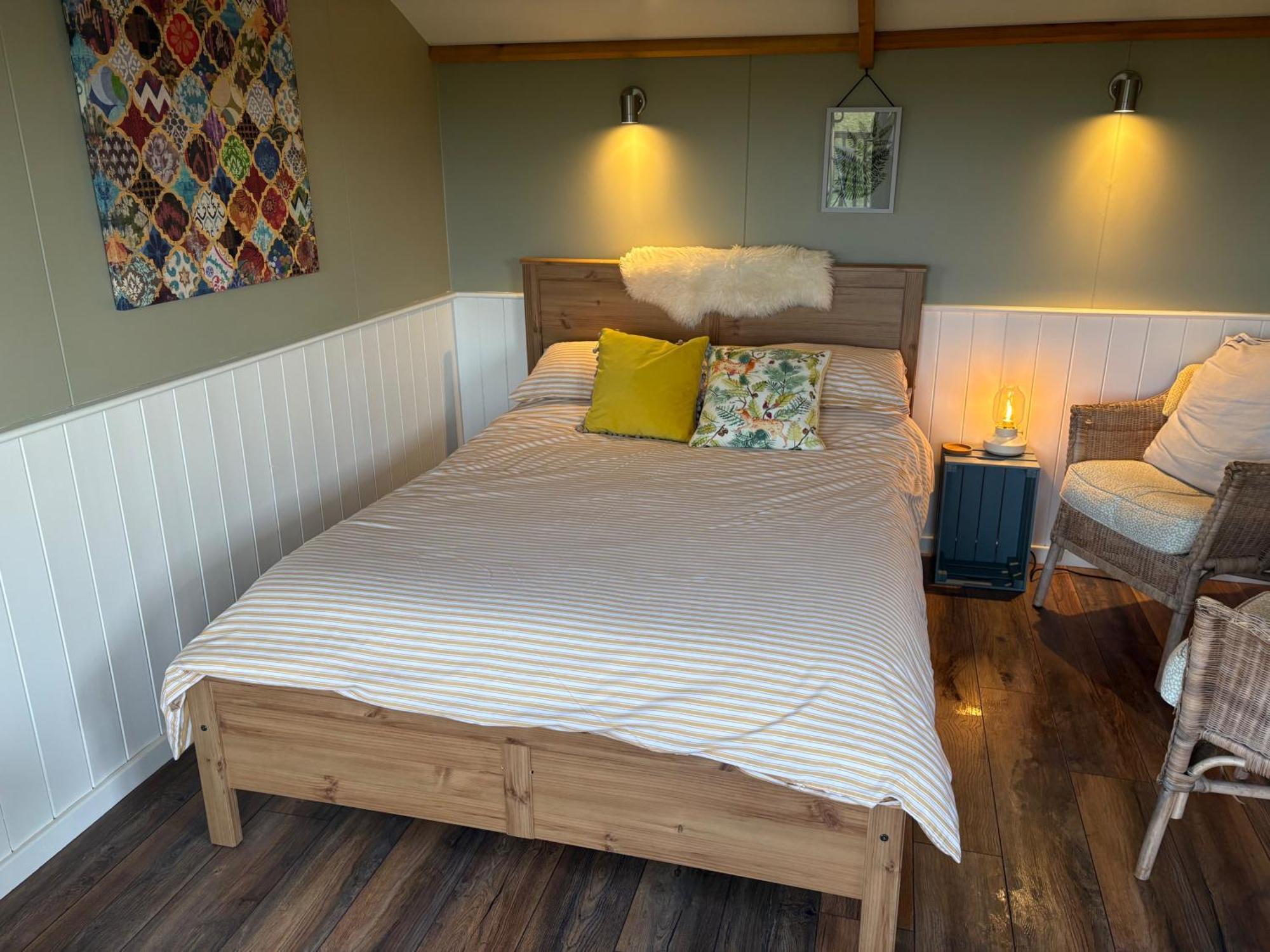 1br-sleeps2-field View-parking-cabin Experience Holiday home