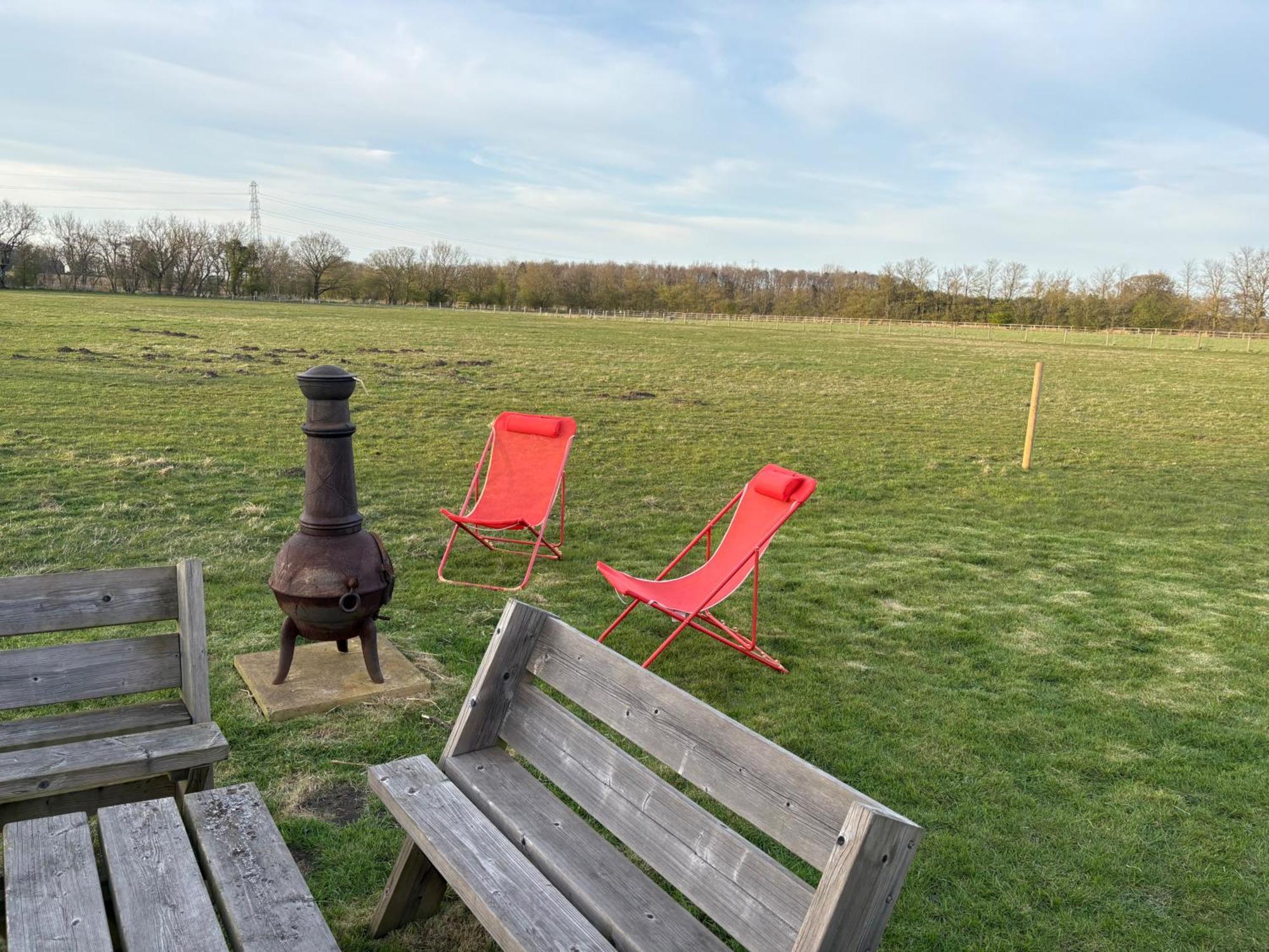 1br-sleeps2-field View-parking-cabin Experience Holiday home *